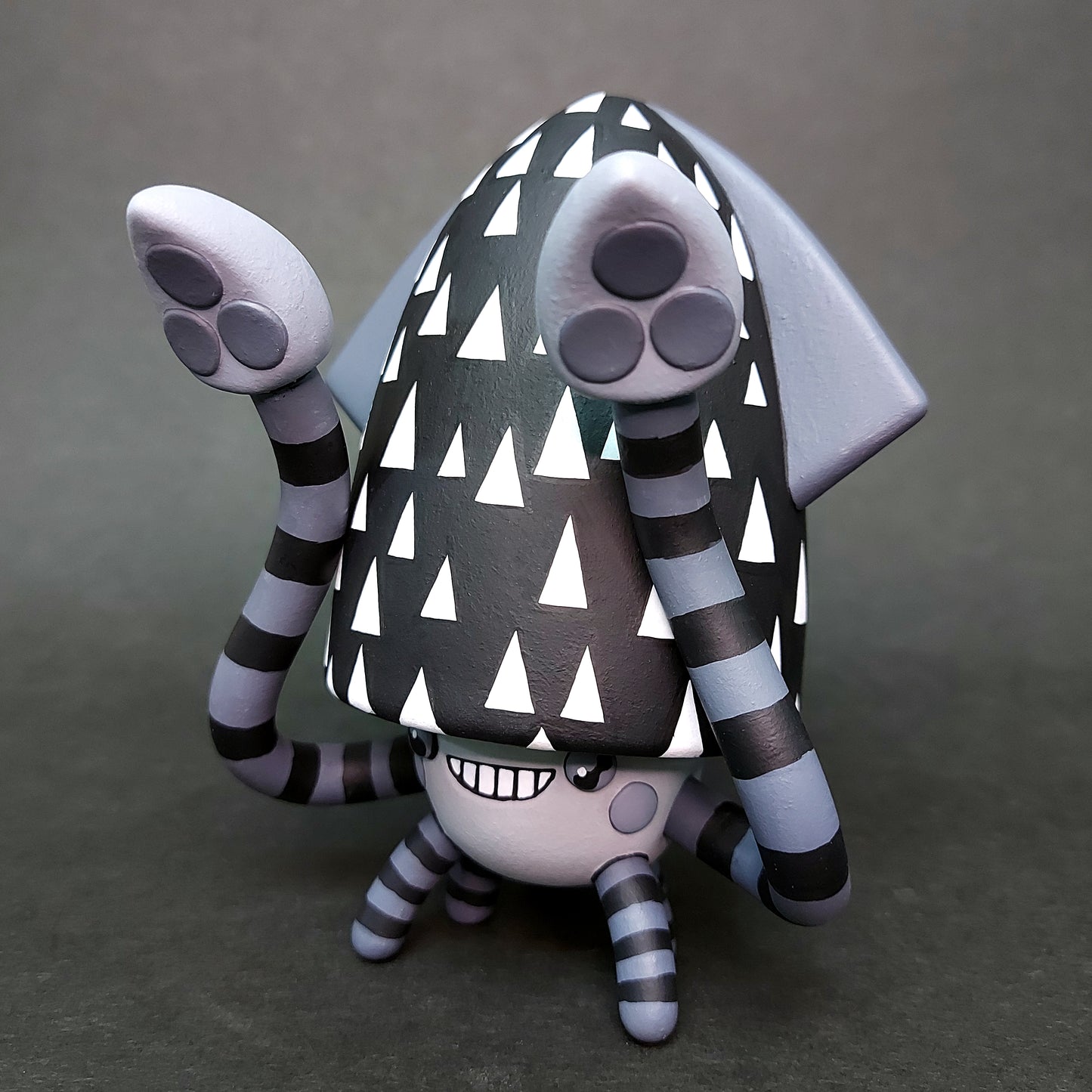 B&W Triangle BallBallSquid 黑白三角波波烏