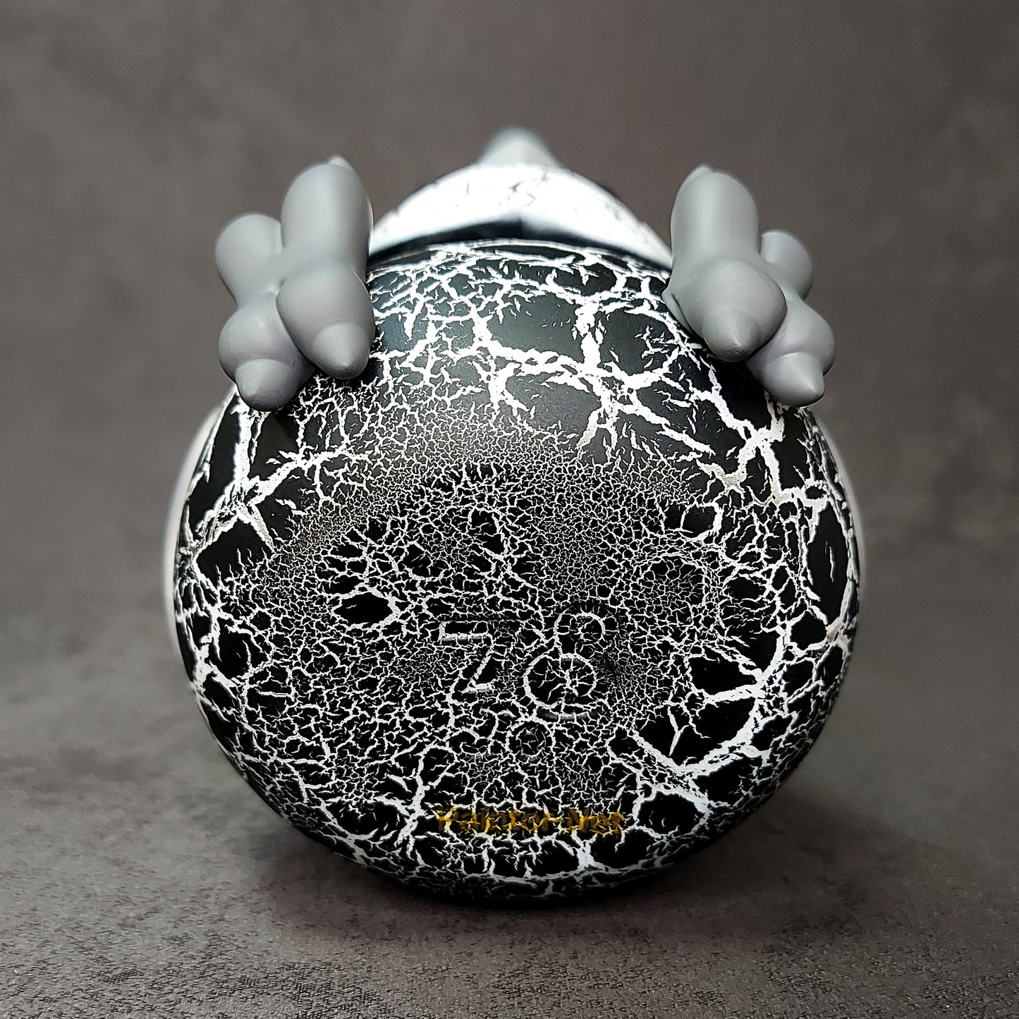 Monotone Crack BallBallBird 黑白裂紋波波雀