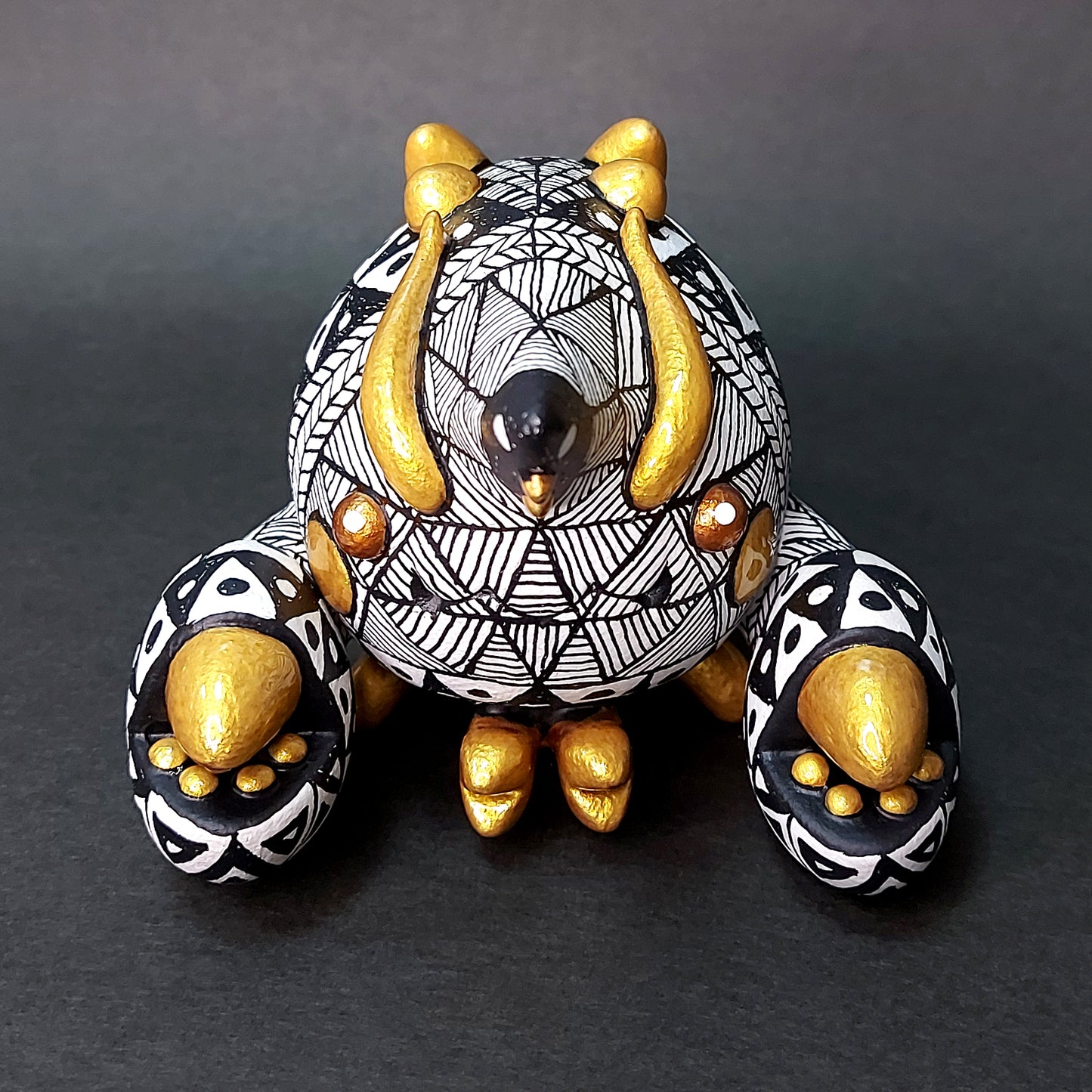 B&W Ceramics BallBallShrimp 01 黑白陶瓷花紋波波蝦 01