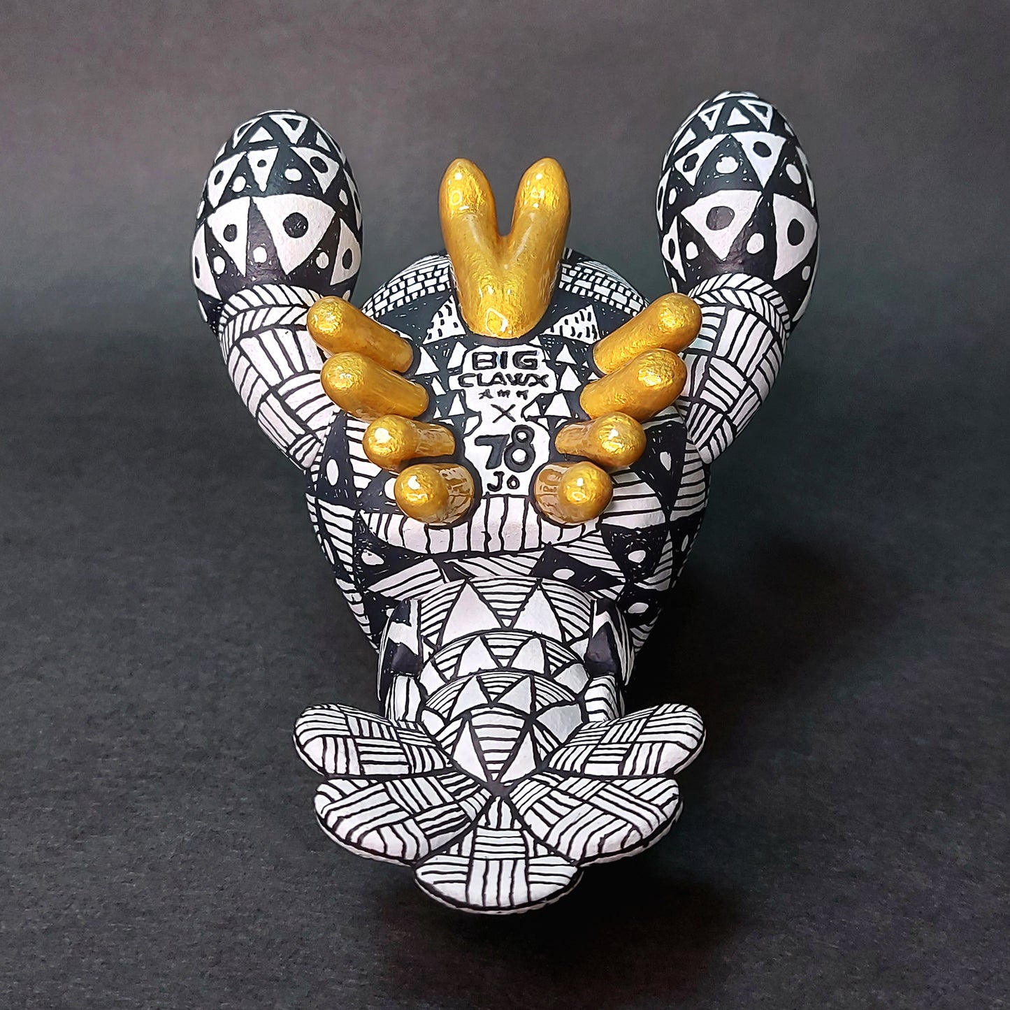 B&W Ceramics BallBallShrimp 02 黑白陶瓷花紋波波蝦 02
