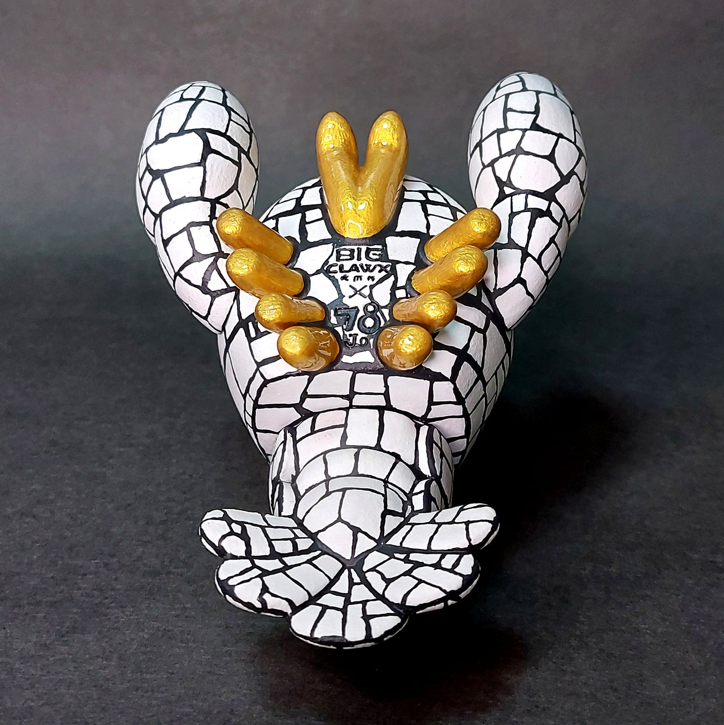 B&W Ceramics BallBallShrimp 04 黑白陶瓷花紋波波蝦 04