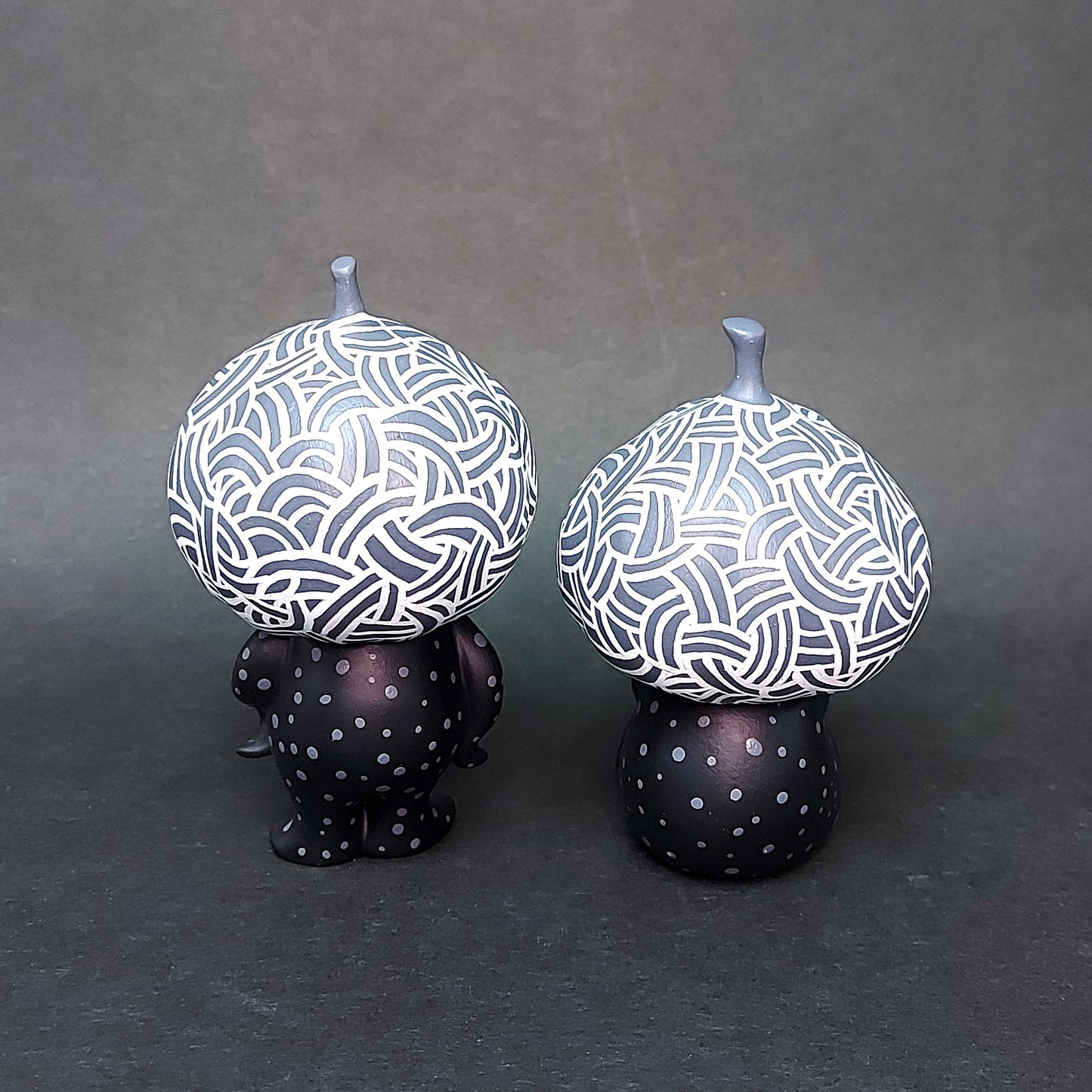 Black & White Pattern Garlic Siblings