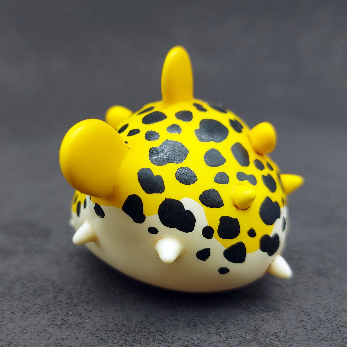 Yellow Dot PufferBallFish 黃色黑點刺波魚