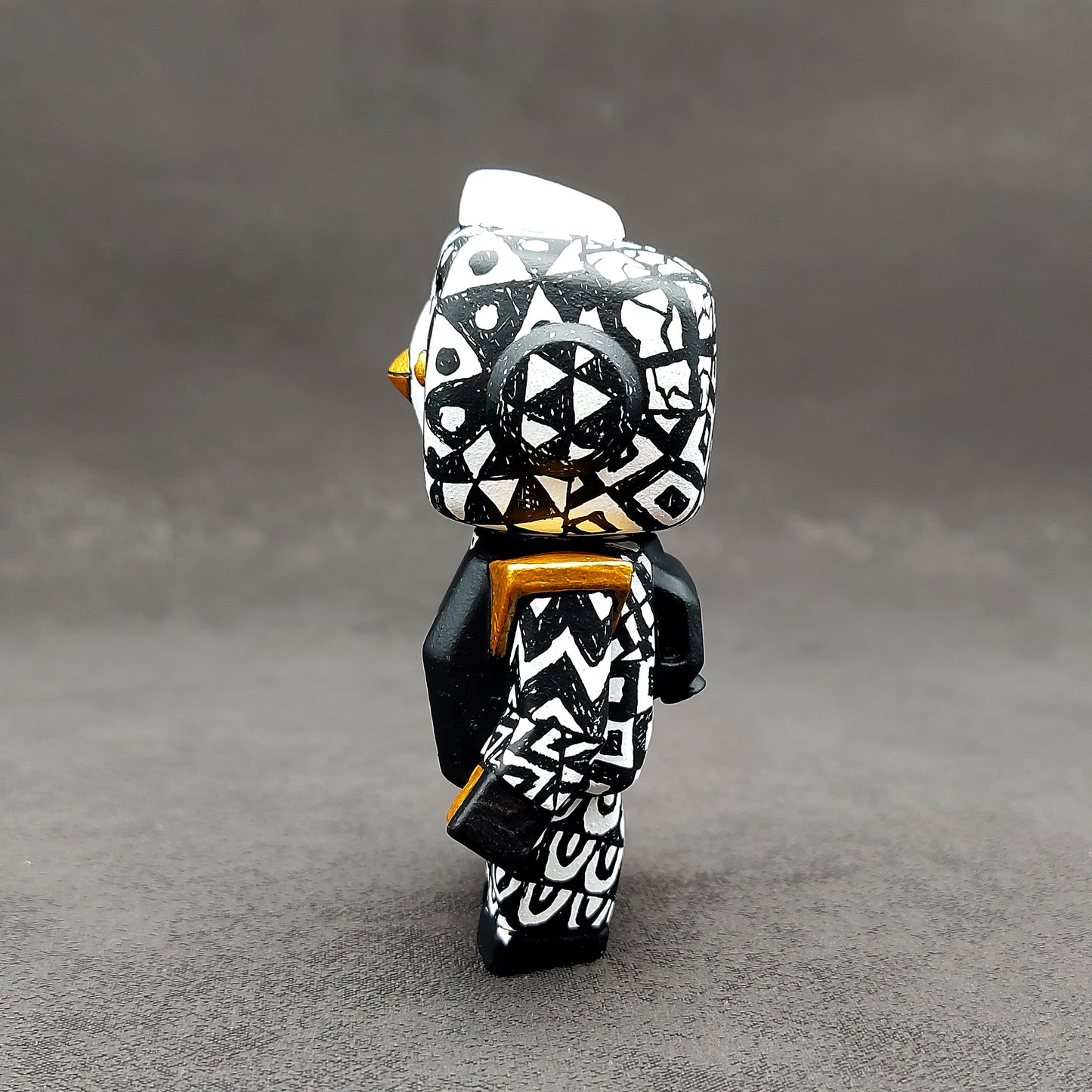 Seventy-Eight Jo Black & White Pattern Boxy Chicken 柒拾捌糟黑白花燈箱雞