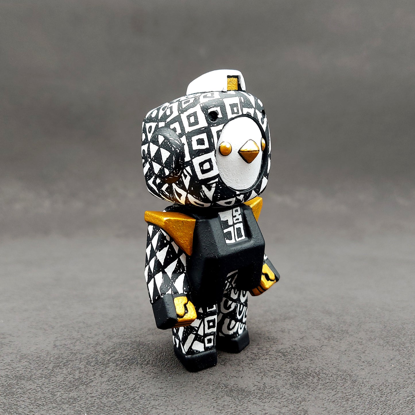 Seventy-Eight Jo Black & White Pattern Boxy Chicken 柒拾捌糟黑白花燈箱雞