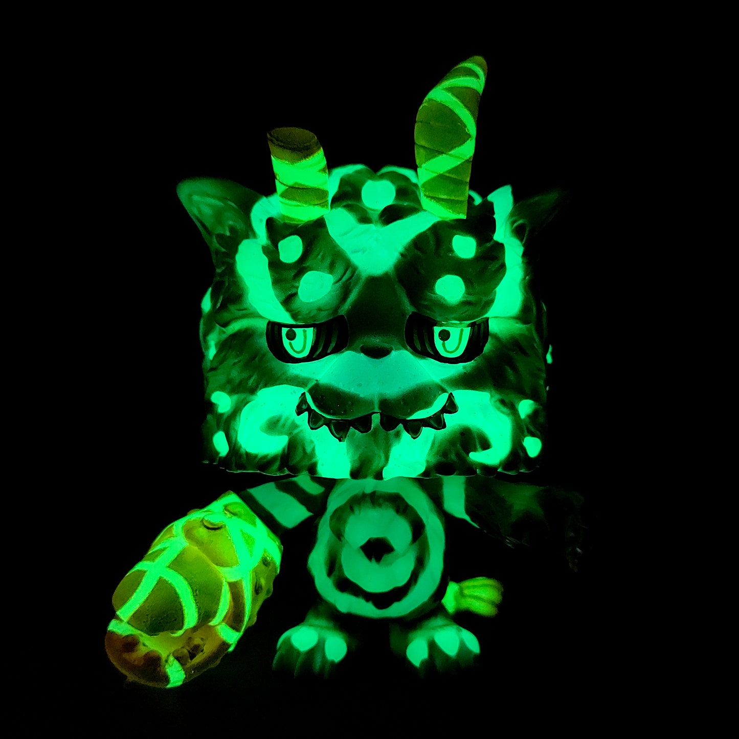 Night Glow Omeow 紫金夜光螯貓